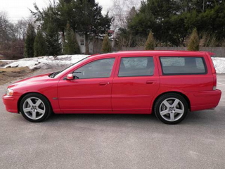 Illustration for article titled This 2006 Volvo V70R Wants $30,000, Is Really Red